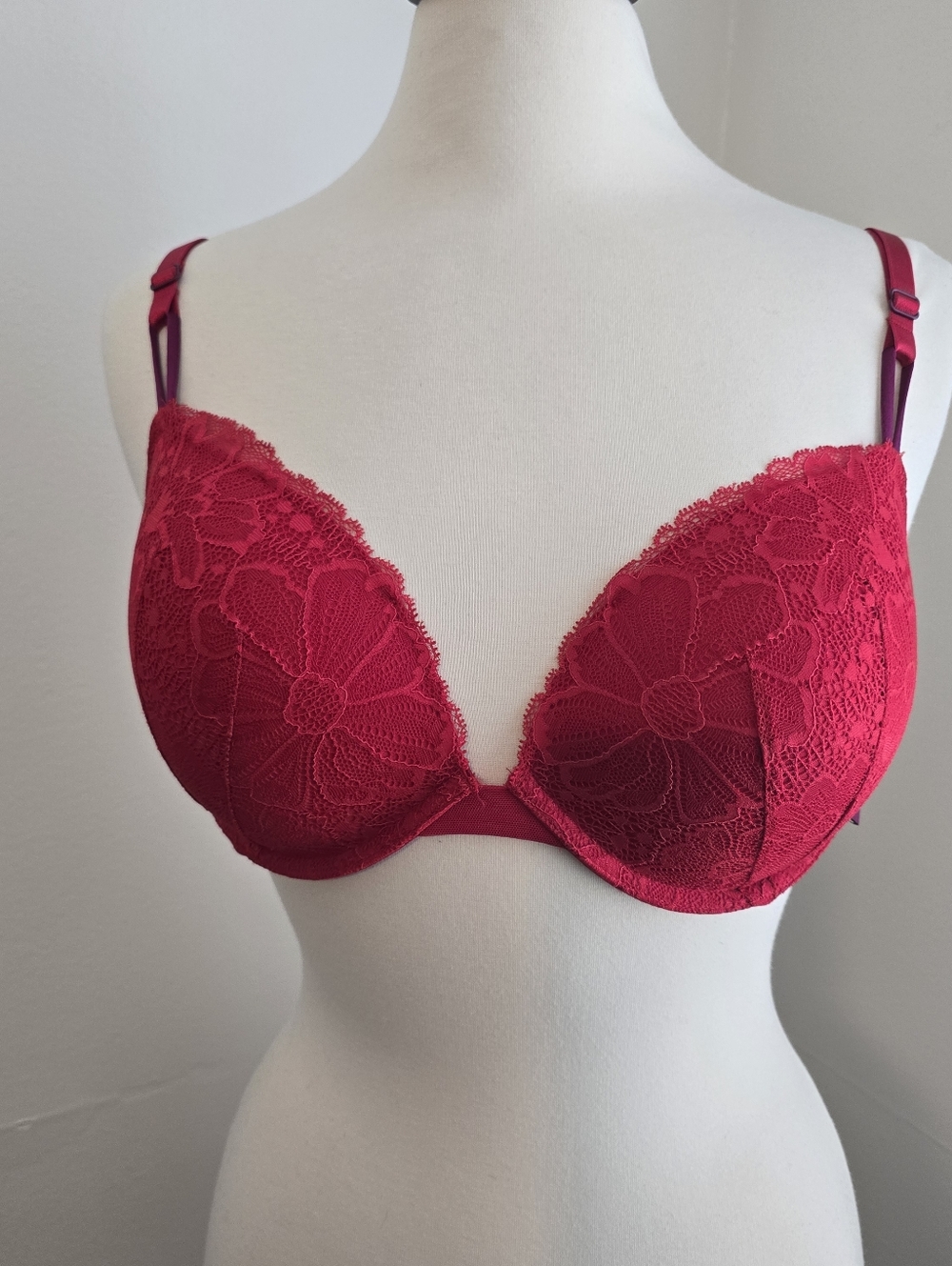 Victoria's Secret Red Lace Plunge Push-Up Bra